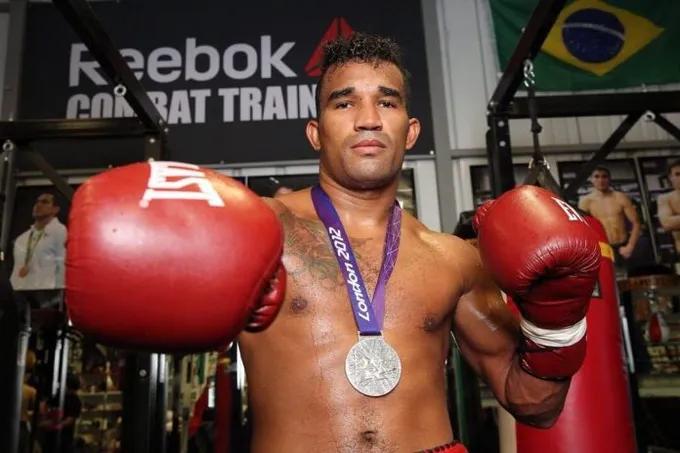 Boxeador Esquiva Falcão