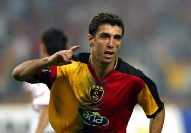 Hakan Sukur maior artilheiro da hist&oacute;ria do Campeonato Turco