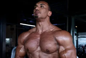 Larry Wheels deixa powerlifting de lado e se aventura em outro esporte; foi campeão?