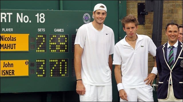 Após 11h05min, John Isner triunfa no jogo mais longo da história