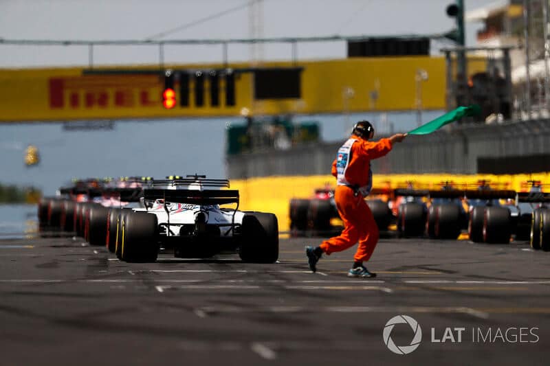 Carros Corrida Estrada Bandeira Troféu Semáforo Linha Largada