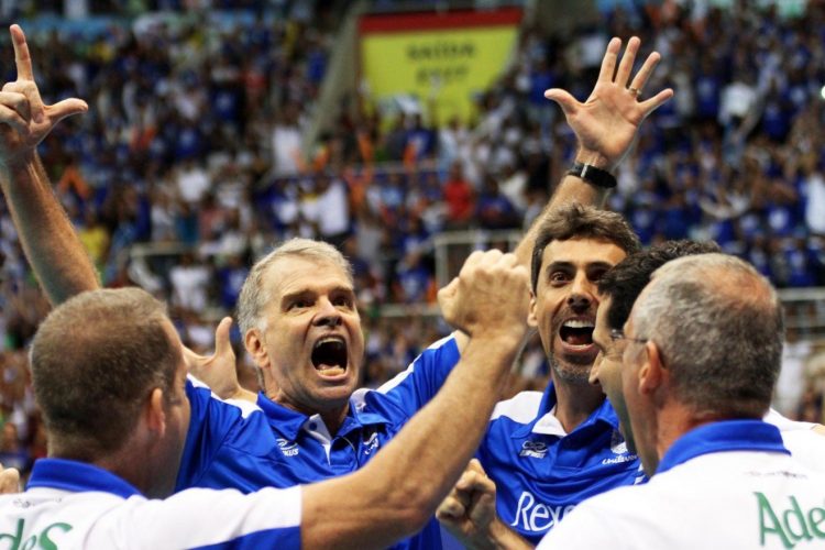 Bernardinho campeão da Superliga Feminina de vôlei