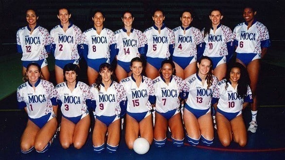 Leite Moça primeiro campeão da Superliga Feminina de vôlei