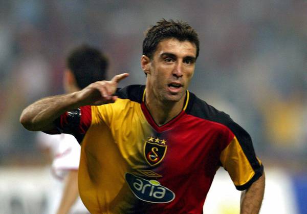 Hakan Sukur maior artilheiro da história do Campeonato Turco