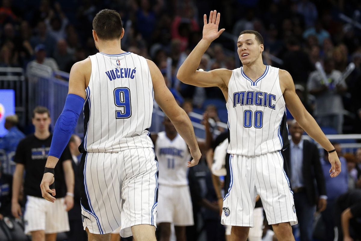 Nikola Vucevic e Aaron Gordon