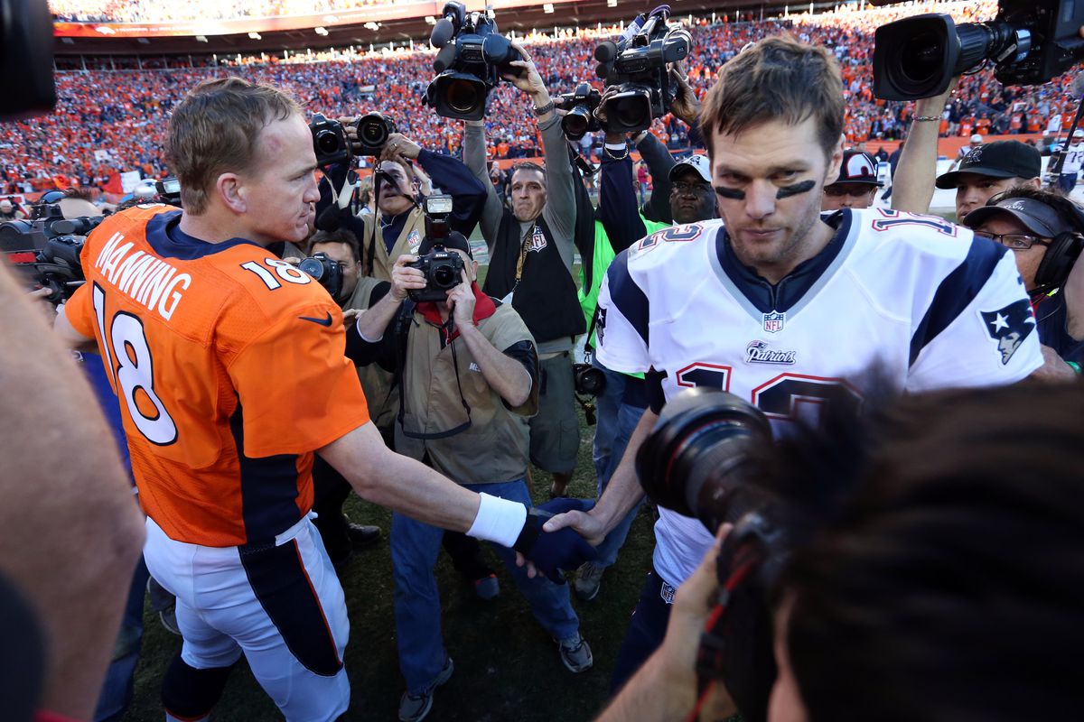 Peyton Manning e Tom Brady no AFC Championship Game de 2015