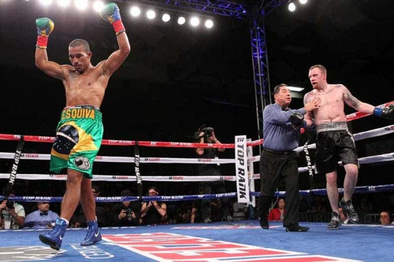 Esquiva Falcão no boxe profissional