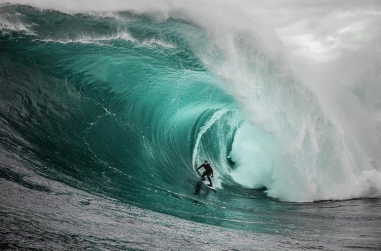 Como são formadas as ondas gigantes
