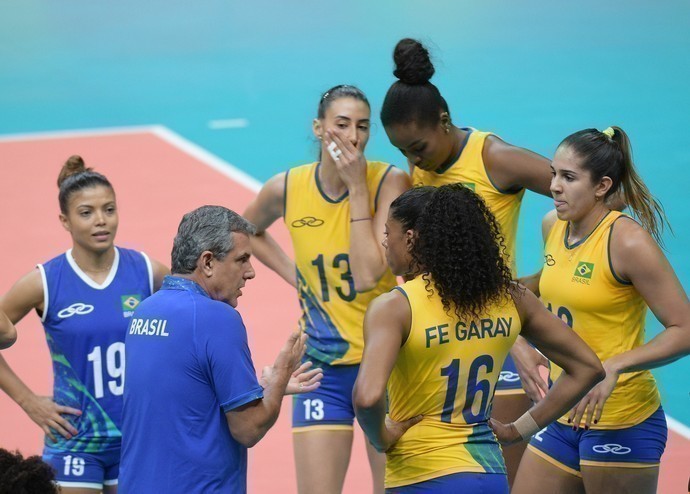 José Roberto Guimarães técnico da seleção feminina de vôlei
