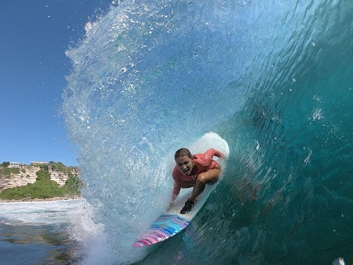 Raquel Hecketr surfista brasileira de ondas gigantes
