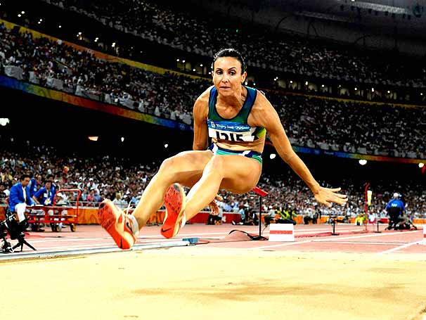 Maurren Maggi campeã olímpica no salto em distância