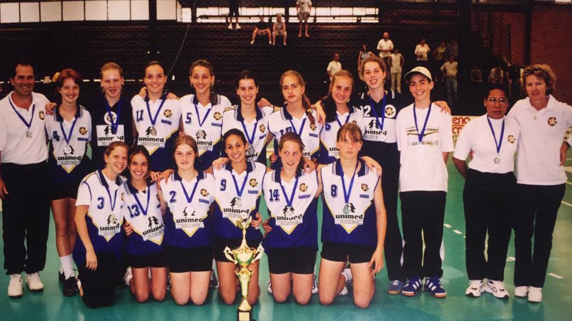 como bárbara arenhart começou no handebol