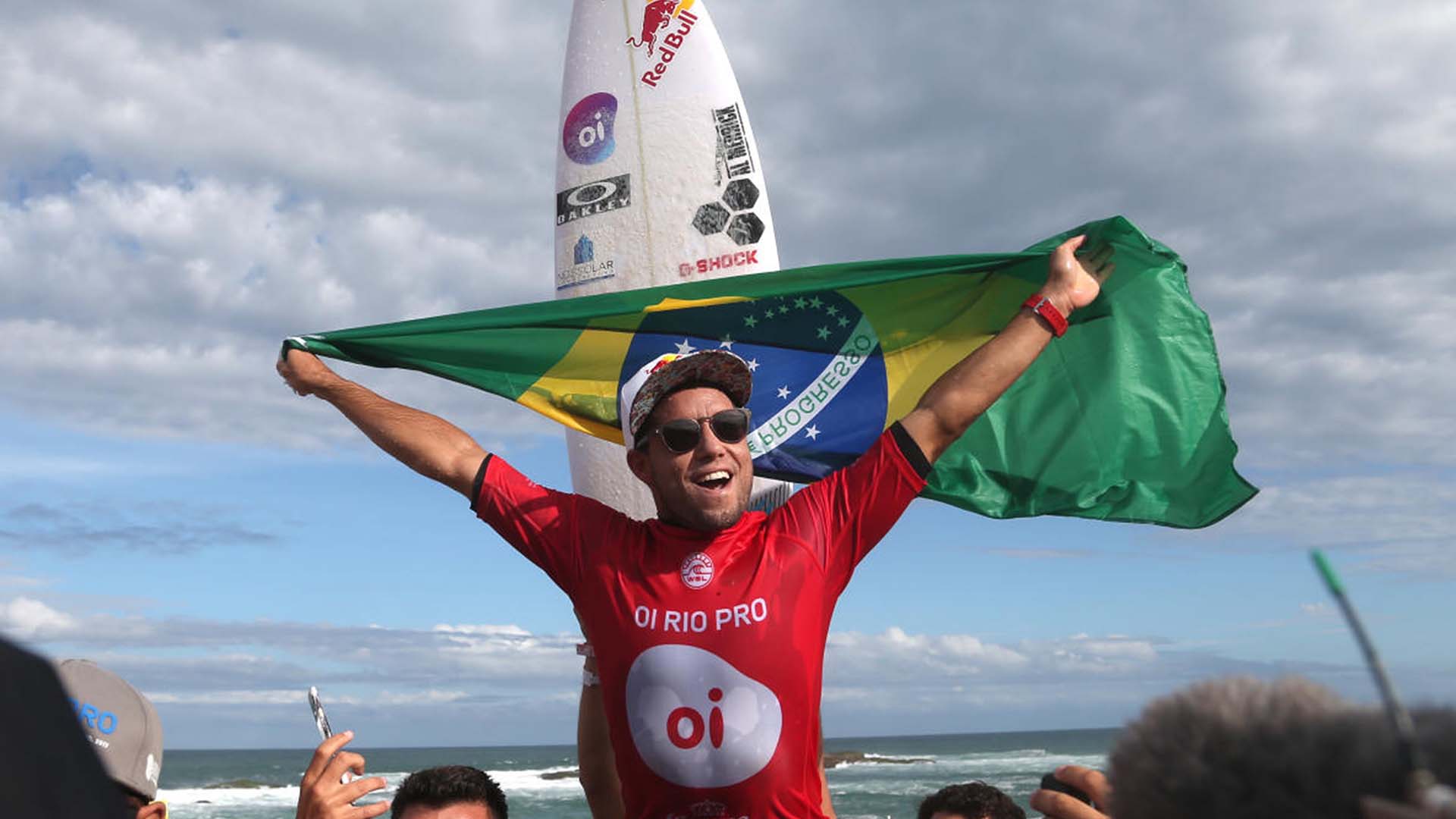 surfistas brasileiros adriano de souza