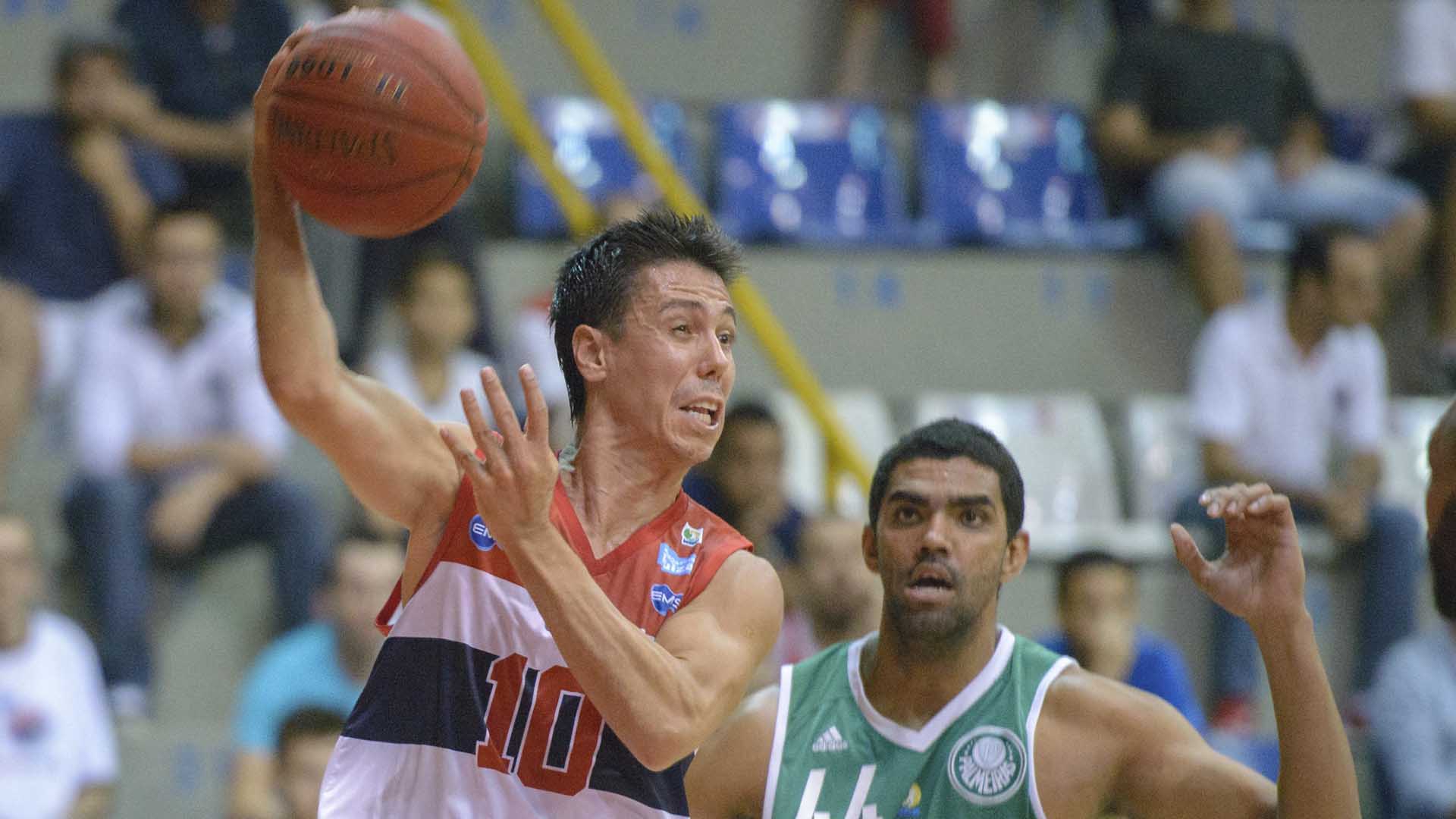 helinho jogador basquete