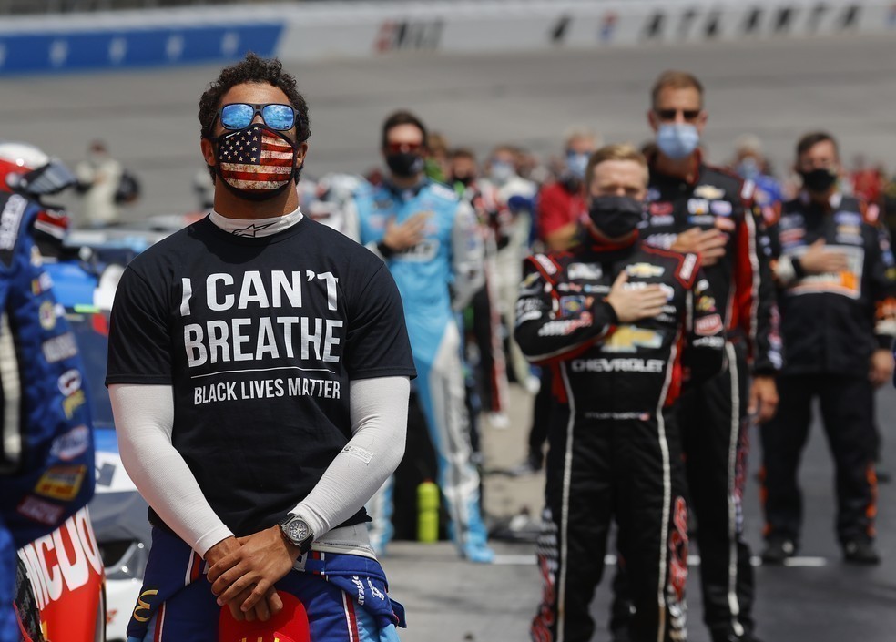 Bubba Wallace piloto das Nascar luta contra o racismo