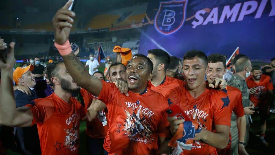 Robinho campeão turco pelo Istanbul Basaksehir