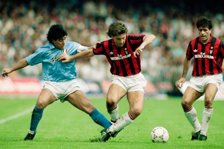 Ancelotti disputando bola com Maradona