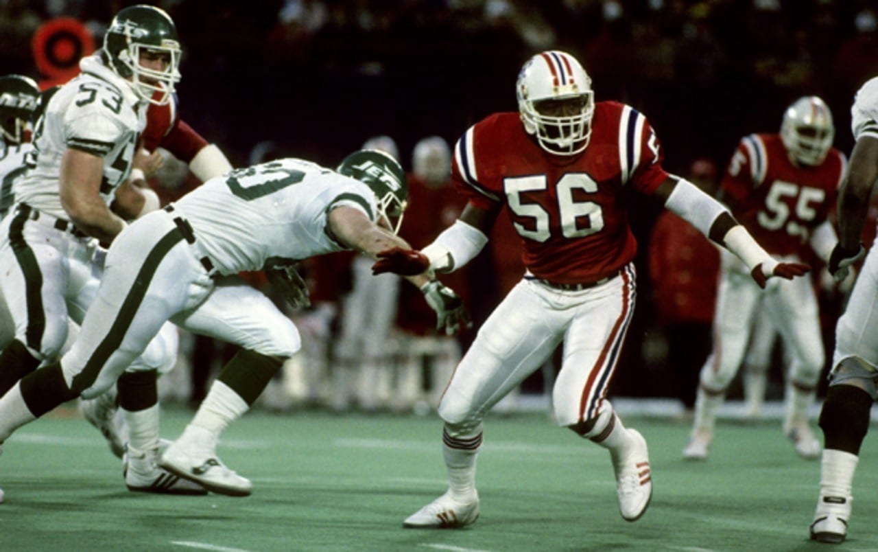 Andre Tippett durante jogo do New England Patriots