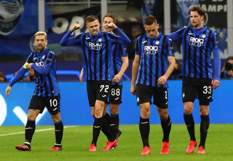 Jogadores da Atalanta comemorando gol no Campeonato Italiano