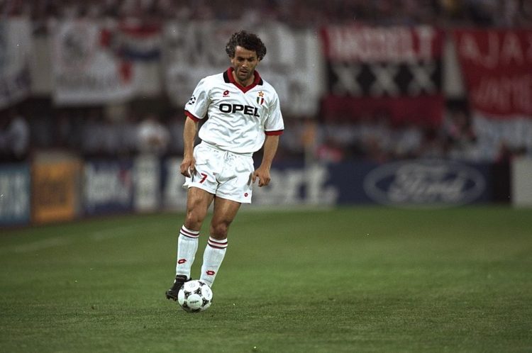 Roberto Donadoni atuando pelo Milan
