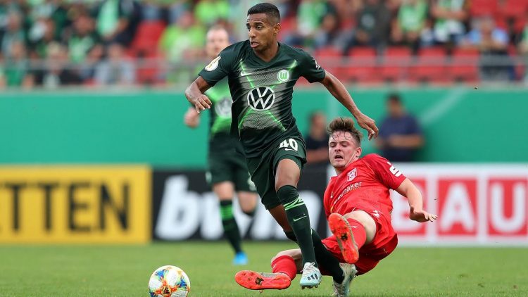João Victor durante partida do Wolfsburg na Bundesliga
