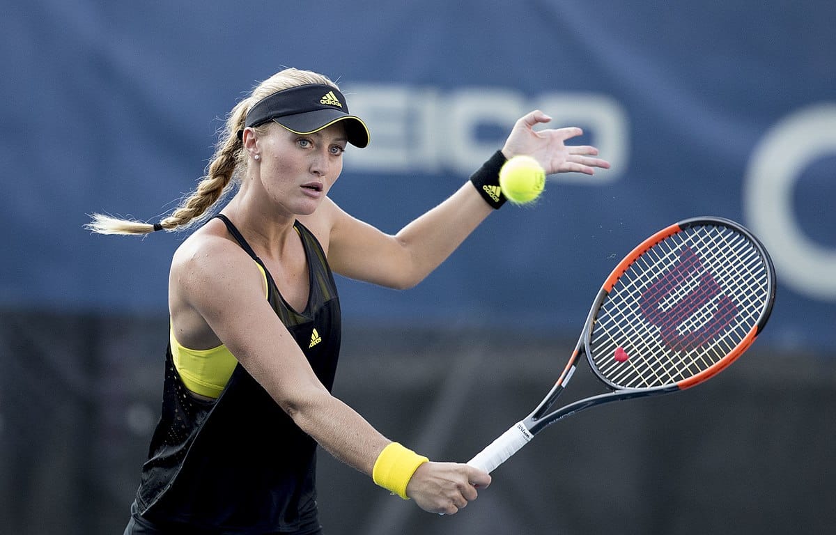 Kristina Mladenovic durante partida de tênis