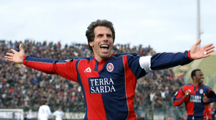 Zola comemorando gol pelo Cagliari