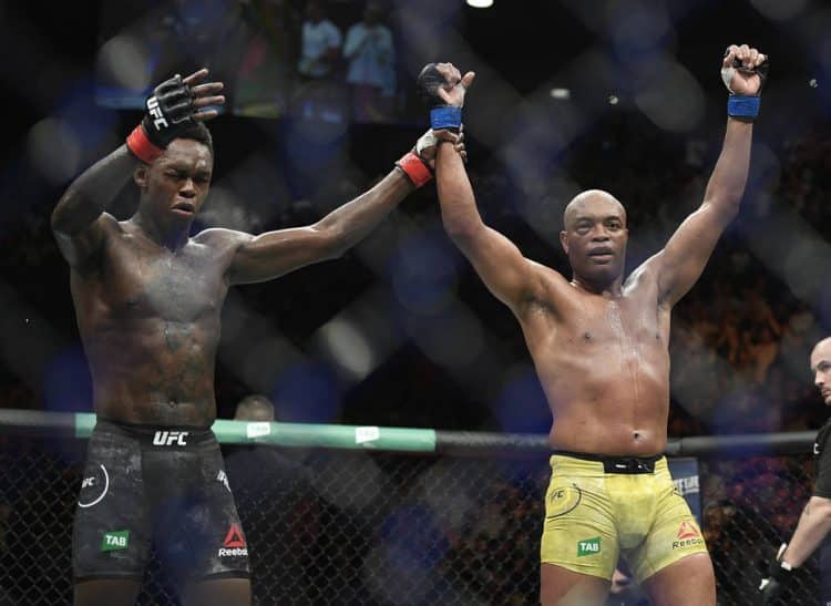 Adesanya e Anderson Silva após sua luta no UFC 234