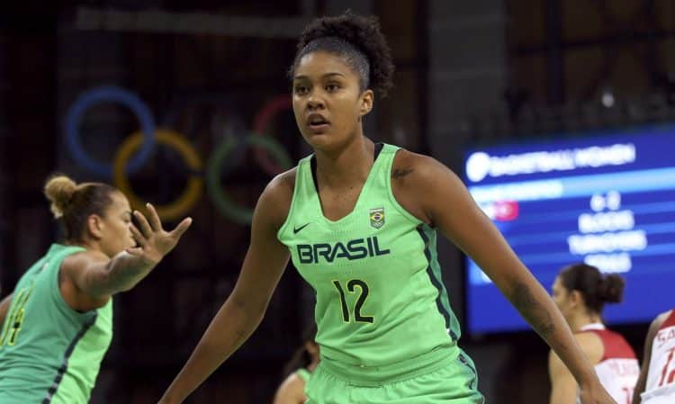 Damiris Dantas em atuação pela Seleção Brasileira