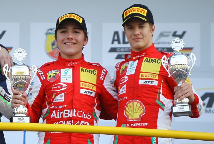 Enzo Fitipaldi e Gianluca Petecof na Ferrari