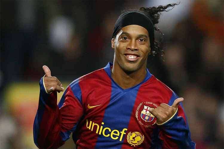 O que Ronaldinho ganhou no Barcelona?