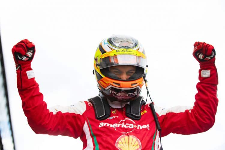 Gabriel Bortoleto comemorando vitória na F4