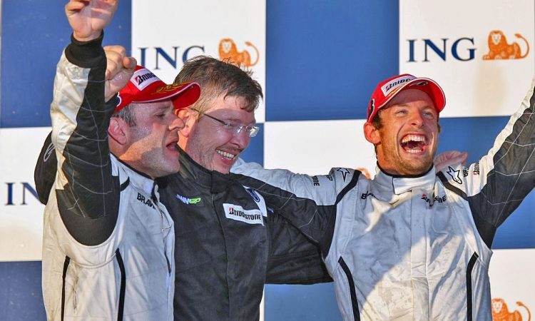 Barrichello, Ross Brawn e Button no pódio