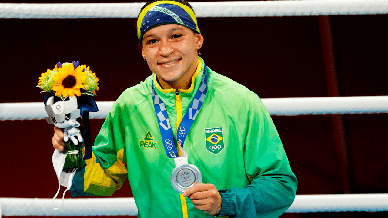 Boxeadora Bia Ferreira é inspiração para meninas e mulheres no