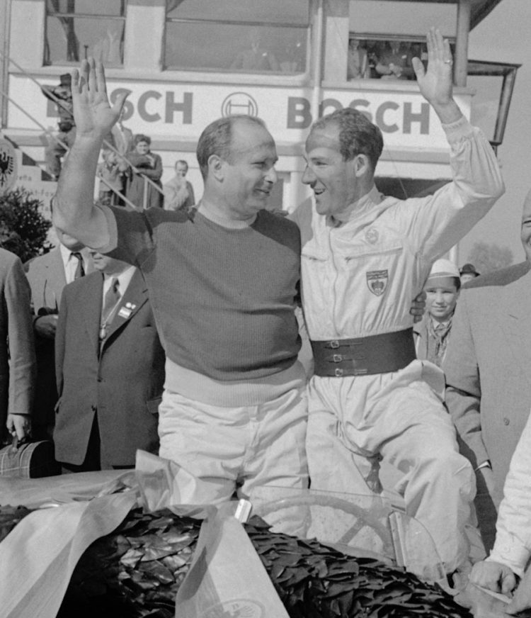 Moss e Fangio comemoram vitória na F1