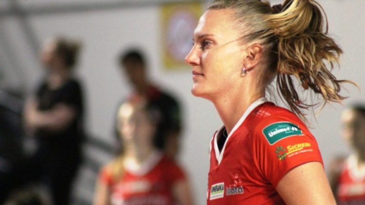 Mari em atuação na Superliga
