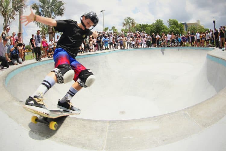 Nash Barfield na inauguração de um skatepark