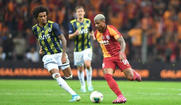 Imagem de jogo entre Galatasaray e Fenerbahce