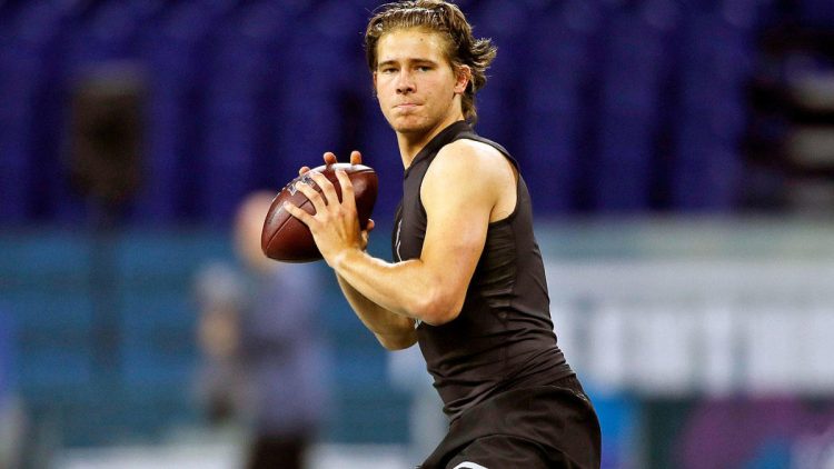 Justin Herbert treinando