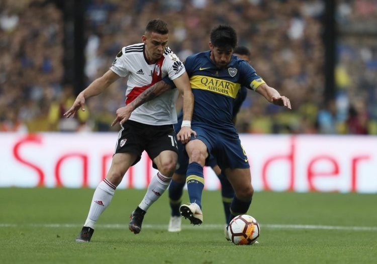 Imagem de jogo entre River e Boca Jrs