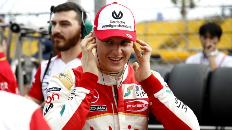 Imagem de Mick Schumacher no paddock da F2