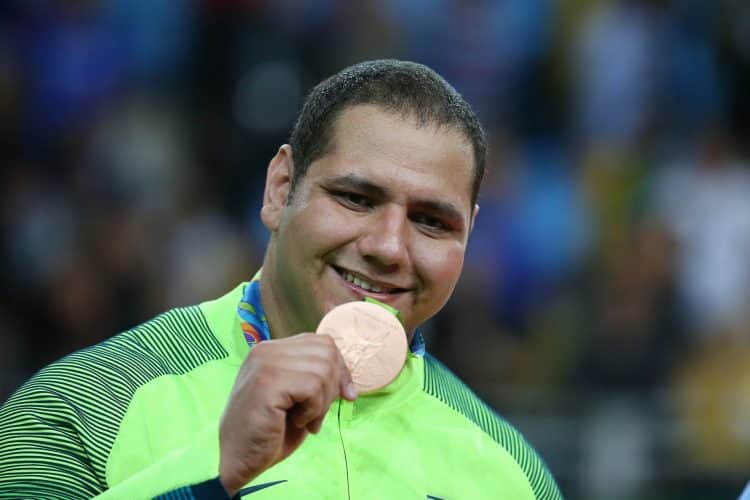 Rafael Silva no pódio da Olimpíada de 2016