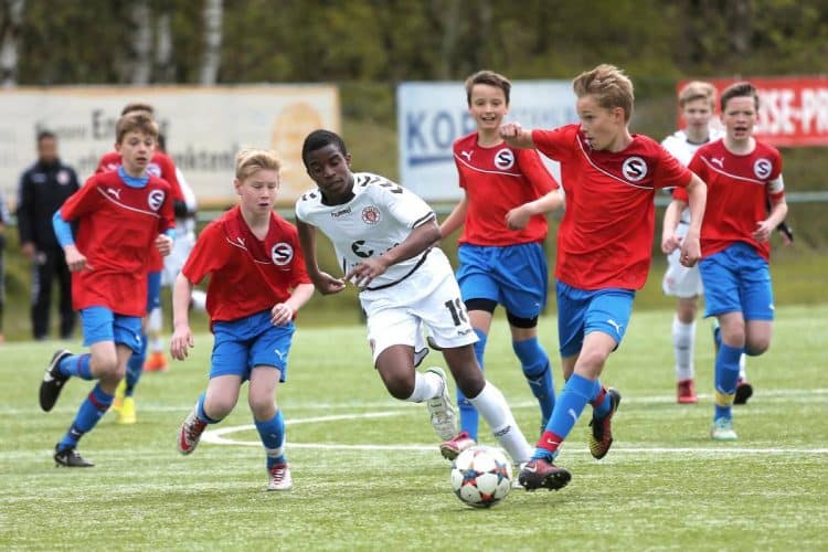 Youssufa Moukoko em atuação pelo St.Pauli