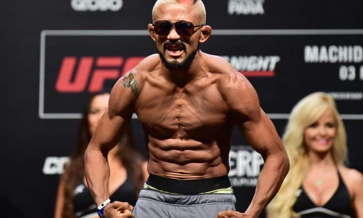 Imagem de Deiveson Figueiredo na pesagem oficial do UFC