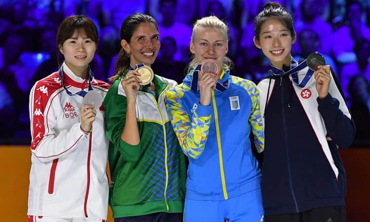 Nathalie Moellhausen foi a primeira brasileira campeã mundial de esgrima