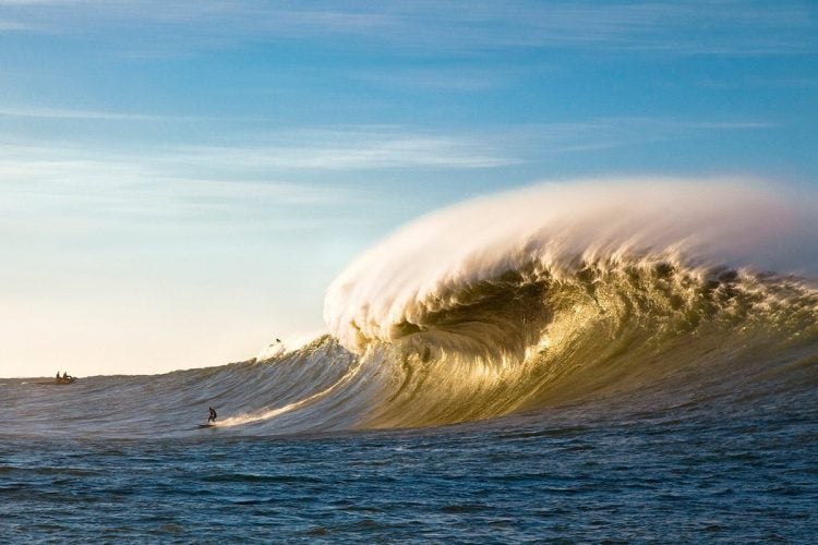 Mavericks, na Califórnia, é um dos melhores picos de surf do mundo