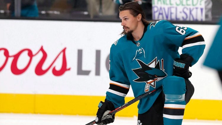 Erik Karlsson, um dos jogadores mais bem pagos do hóquei