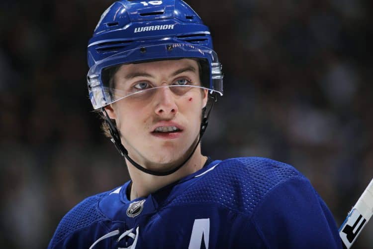Mitchell Marner está entre os maiores salários do hóquei