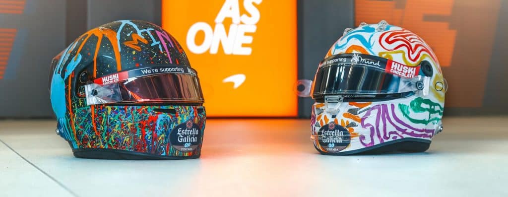 A McLaren tem uma parceria com a Mind desde 2020, quando esses capacetes foram pintados como parte da campanha à favor do cuidado com a saúde mental. Foto: divulgação/McLaren.