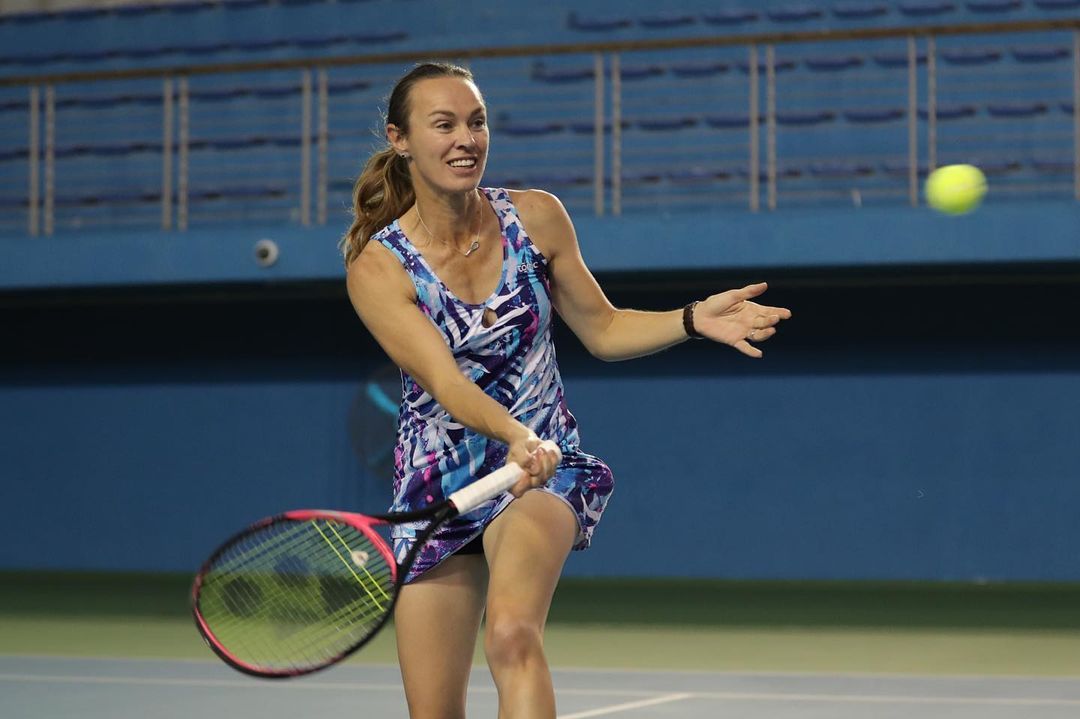 Estrela Tênis Suíça Martina Hingis Participa Evento Treinamento Durante  Torneio — Fotografia de Stock Editorial © ChinaImages #237243100